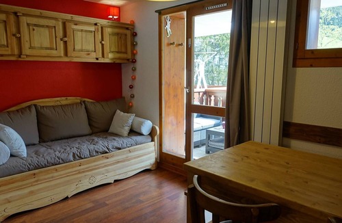 Areches Apartment | Renovated apartment with pool, near slopes, for 4 people