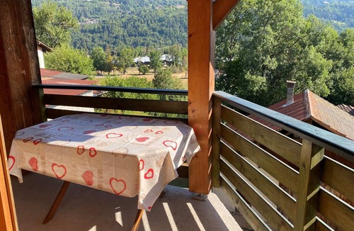 Morillon Apartment | Renovated apartment, 3 bedrooms, pets allowed, parking, close to Grand Massif