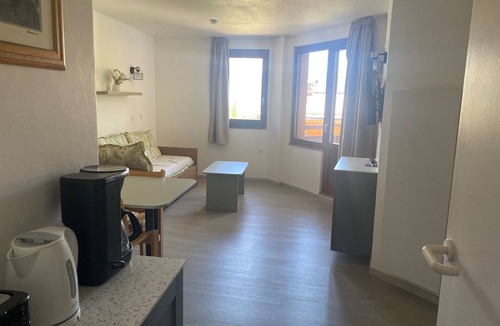 La Perriere Apartment | Renovated apartment in the heart of the resort for skiers, parking, pets allowed