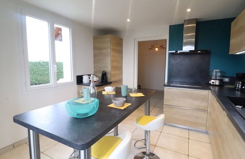 Arpajon-sur-Cere Cottage | Renovated cottage near Aurillac, garden & garage
