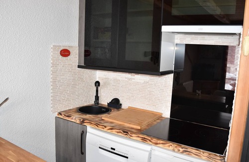Pralognan-la-Vanoise Apartment | Renovated studio with large sunny terrace
