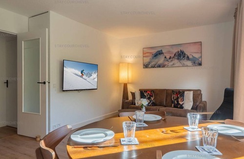 La Perriere Apartment | Renovated ski-in apartment with parking included