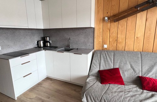Tignes le Lac Apartment | Renovated Studio for 4 with Sunny Terrace in Tignes