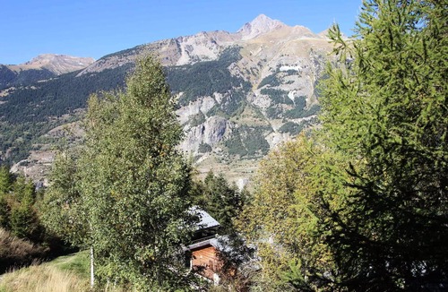 Villarodin-Bourget Apartment | Residence Les Epervieres - Apartment in quiet chalet, on the edge of the forest