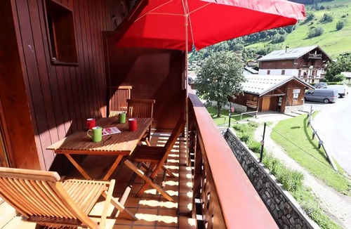 Areches Apartment | Residence Val Blanc 1 - Triplex 6 people in the center of the village, near ski lifts, East