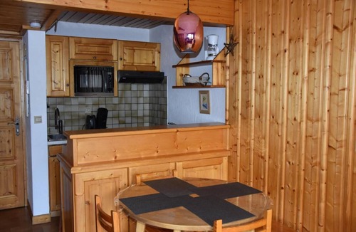 Pralognan-la-Vanoise Apartment | Resort center, 1st floor, balcony, tv, 27m², Pralognan-la-Vanoise