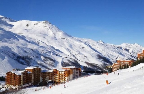 Les Bruyeres Apartment | Resort center, 5th floor, balcony, tv, 32m², Les Menuires