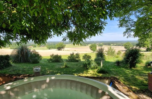 Douzains House | Romantic Gîte Cezanne with Jacuzzi, Two Terraces and Sunset Views in Lot-et-Garonne
