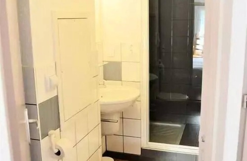 Bois-d'Amont Hotel | Room for 5 People - Full Board - Accessible for People with Disabilities
