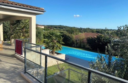Craponne Bed & Breakfast | Room for rent with bathroom and toilet in a luxury villa