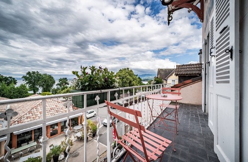Excenevex Apartment | Room 'Rouge-gorge' with Lake View, Private Balcony and Wi-Fi
