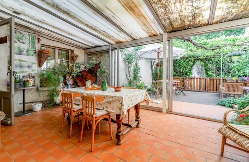 Bedoin Apartment | Room 'Terre De Provence' with Shared Terrace, Shared Garden and Wi-Fi