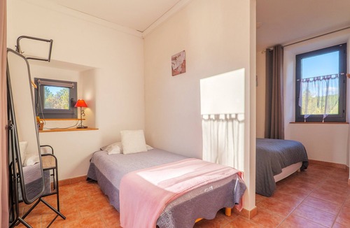 Laurac-en-Vivarais Bed & Breakfast | “Rosée” Guest Room with Shared Terrace, Communal Garden, and Wi-Fi