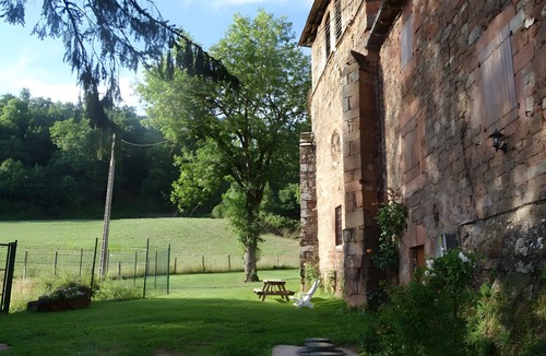Villecomtal House | Ségonzac Cottage: Lake View, Private Terrace, Wi-Fi