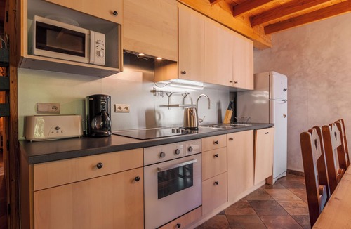 La Compote Ski Chalet | Secluded cottages suitable for Birthdays or Relaxation with Spa, Stove, Garden