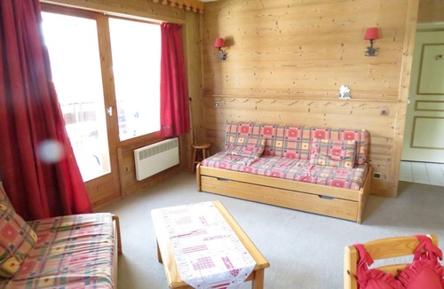 La Perriere Apartment | Ski apartment in La Tania, great views, sauna, close to Col de Loze summit