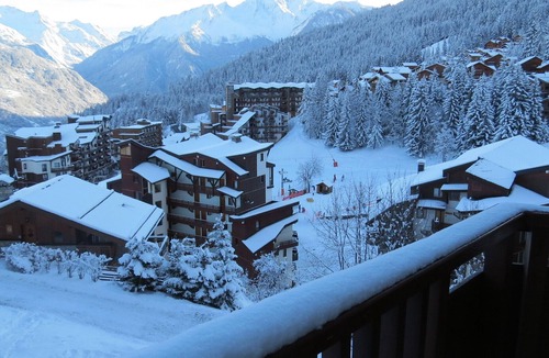 La Perriere Apartment | Ski apartment in La Tania, great views, sauna, close to Col de Loze summit