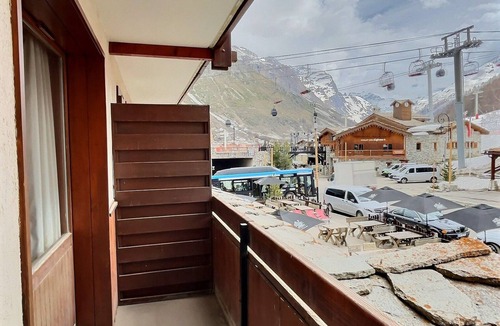 Val-d'Isere Apartment | Ski-in apartment Val d'Isère, for 4, balcony, pets allowed