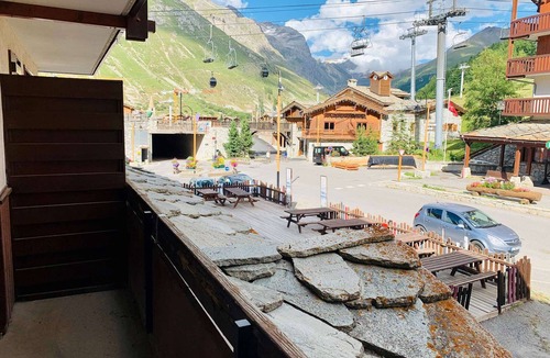 Val-d'Isere Apartment | Ski-in apartment Val d'Isère, for 4, balcony, pets allowed