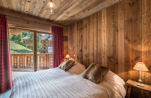 Meribel Apartment | Ski-In Ski-Out Apartment with Spa Access and Mountain Views in Méribel