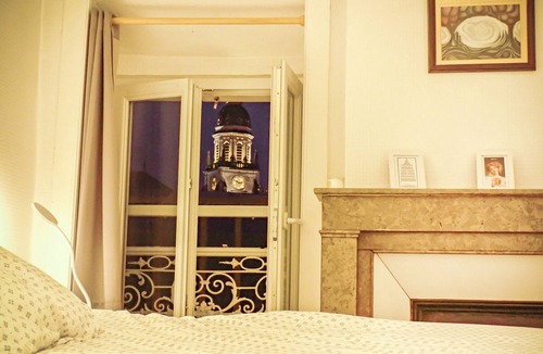 Champ de Foire Apartment | Sleep at a shrink's! Top originality! Charming furnished apartment in the heart of town