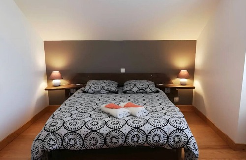 Nauviale Bed & Breakfast | Soleil Levant Guest Room with Shared Pool, Communal Garden and Wi-Fi
