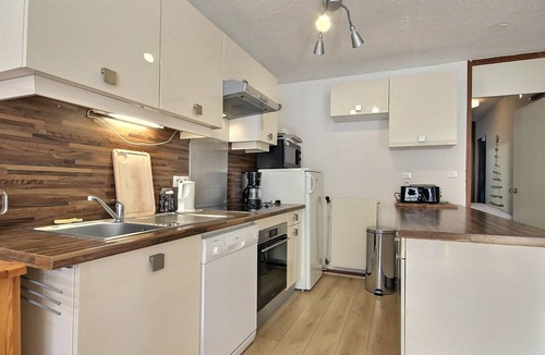 Plagne Centre Apartment | South-facing 3-room apartment sleeps 7, pets allowed, ski-in ski-out balcony