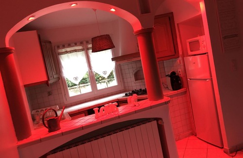 Saint-Genest-Lerpt House | Spa house with private Jacuzzi and whirlpool bath overlooking the countryside