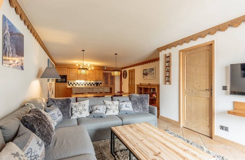 Saint-Martin-de-Belleville Apartment | Spacious 8-person apartment with balcony, access to pool, sauna, hammam and gym
