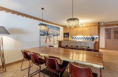 Saint-Martin-de-Belleville Apartment | Spacious 8-person apartment with balcony, access to pool, sauna, hammam and gym