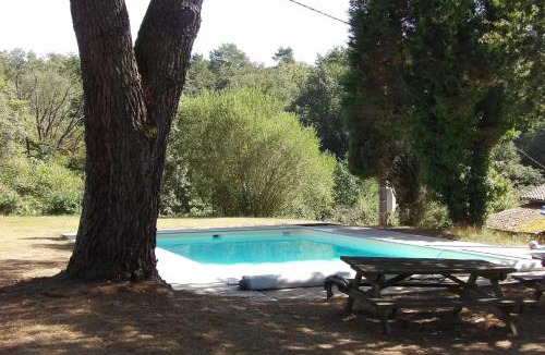 Razes House | Spacieuse maison avec piscine partagée à Razès