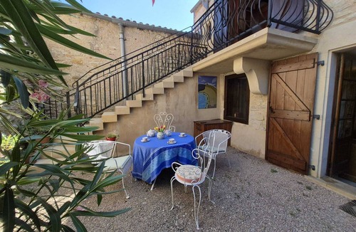 Puycelci House | Spacioius holiday home with AC in centre town of medieval Puycelsi