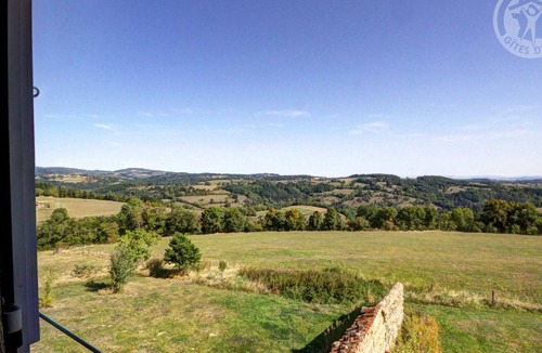 Saint-Martin-la-Sauvete Cottage | Spacious and cozy family gîte, pets allowed, up to 10 people