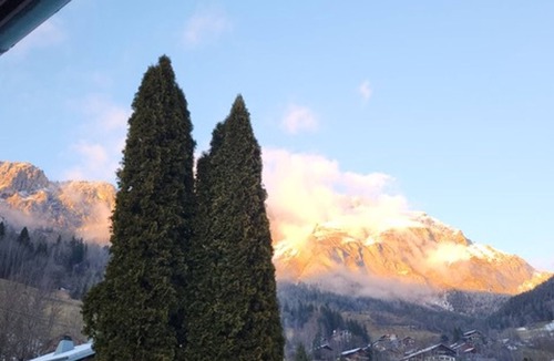 Abondance Apartment | Spacious 4-bedroom apartment with balcony and WIFI, near Châtel and La Chapelle
