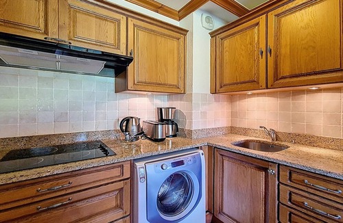 Les Bruyeres Apartment | Spacious apartment in Les Menuires, 3 bedrooms, balcony