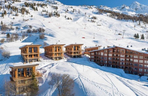 Arc-1800 Ski Chalet | Spacious chalet with spa and private cinema for 14 people