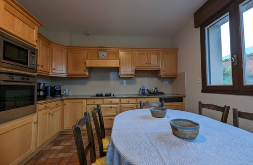 Clairvaux-d'Aveyron House | Spacious Charming House for 12 – Vineyard Views & Tranquility for Families/Friends/Sports Groups
