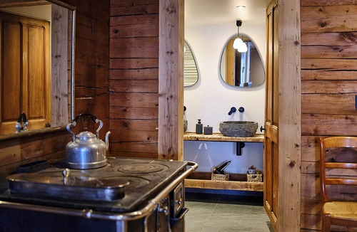 Le Grand-Bornand Ski Chalet | Spacious chalet in Grand-Bornand with parking and pets allowed