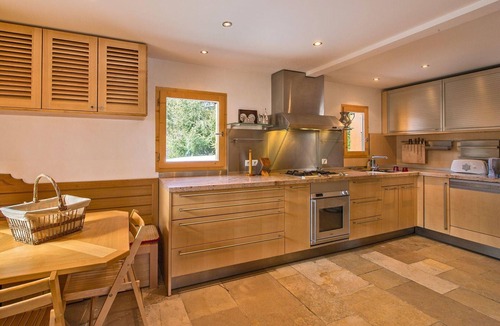 Meribel Ski Chalet | Spacious chalet near slopes with south terrace