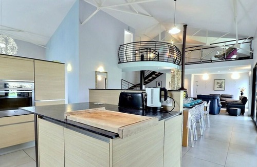 Aubenas House | Spacious comfortable loft 'La Joie De Vivre' with 6 bedrooms and one pool