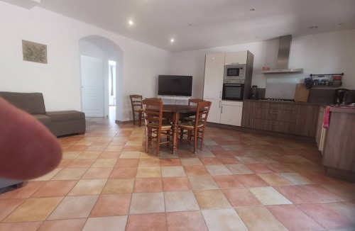 Sainte-Croix-du-Verdon Apartment | Spacious apartment near Lake Sainte-Croix, surrounded by truffle oaks.