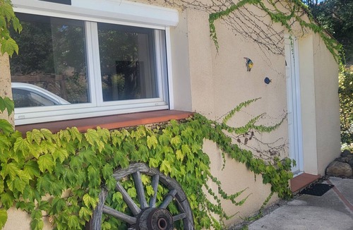 Reynes Apartment | Spacious, fully equipped studio with a terrace, large pool, and shared kitchen