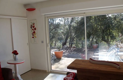Entrecasteaux Villa | Spacious garden level in a quiet area close to tourist activities