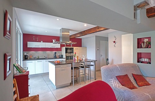 Saint-Galmier Cottage | Spacious lodging with garden and terrace in Saint-Galmier