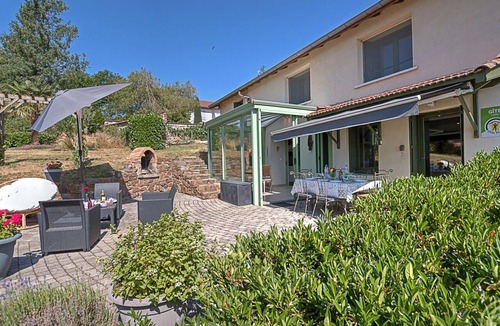 Saint-Galmier Cottage | Spacious lodging with garden and terrace in Saint-Galmier