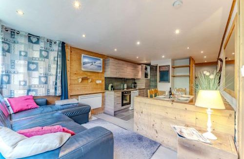 Val-Thorens Apartment | Spacious Ski-In Out apartment with Mountain Views