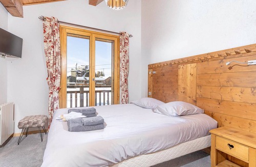 Avoriaz Ski Chalet | Spacious Ski-In/Ski-Out Chalet in Avoriaz with Sauna, Fireplace & Premium Services for 14 Guests