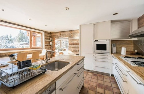 Les Tines Ski Chalet | Spectacular chalet in chamonix - 5 en-suites and sauna