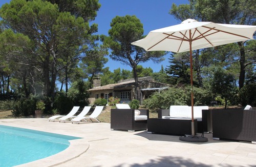 Murs House | Stone house in Luberon, heated infinity pool, patio, near Gordes