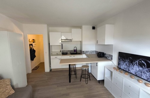 Bretigny-sur-Orge Apartment | Studio 2 minutes from the station, ideal for business trips
